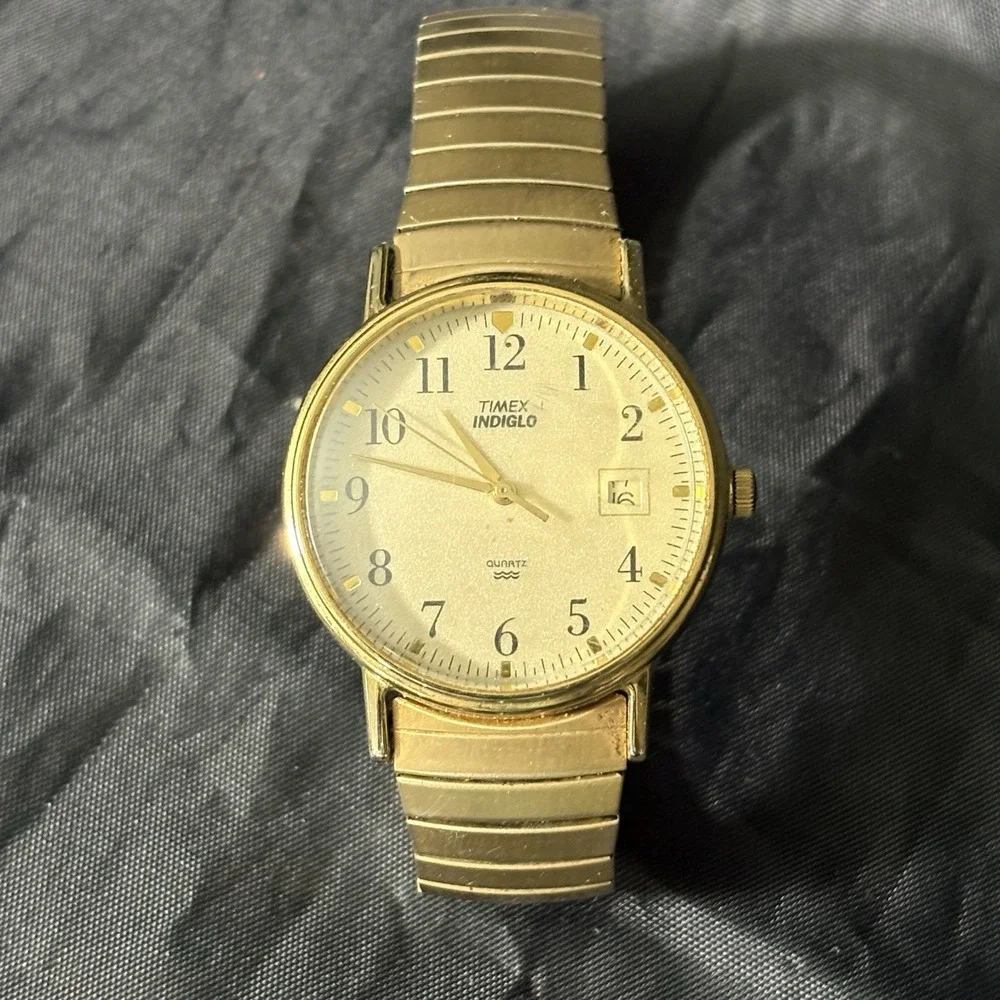 Vintage 1990s Timex Indiglo Quartz Men's Watch With Date Stretch Band Running